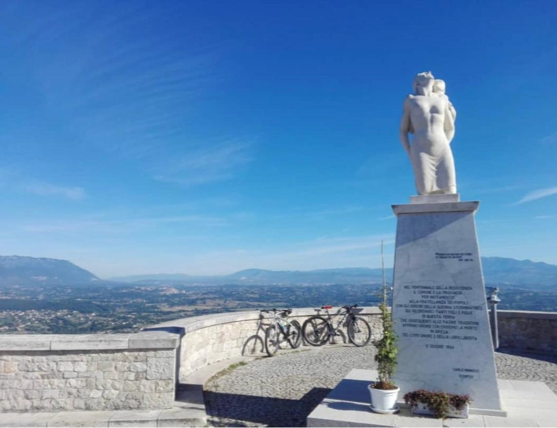 Residenza Il Panorama Della Ciociaria Panzió Castro dei Volsci Kültér fotó
